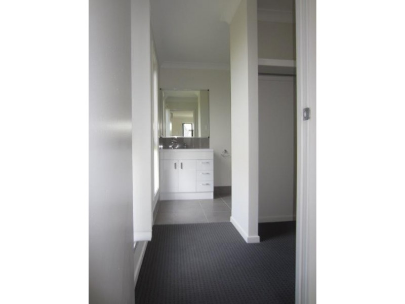 15 Barklya Street, Mount Low QLD 4818