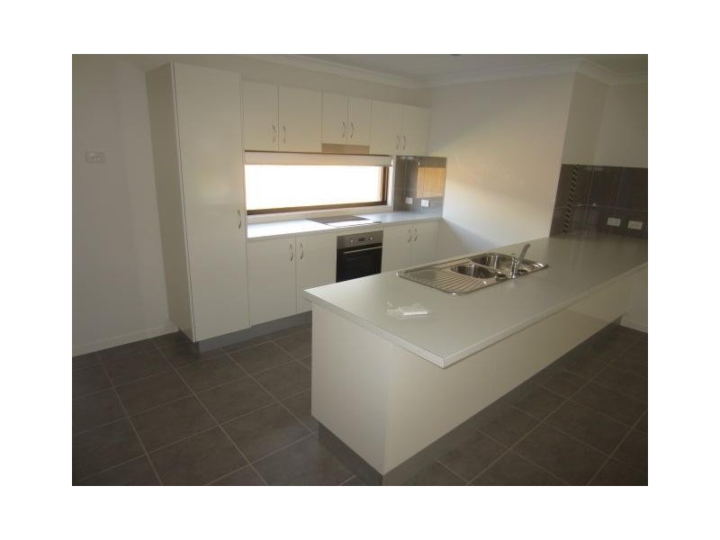 15 Barklya Street, Mount Low QLD 4818