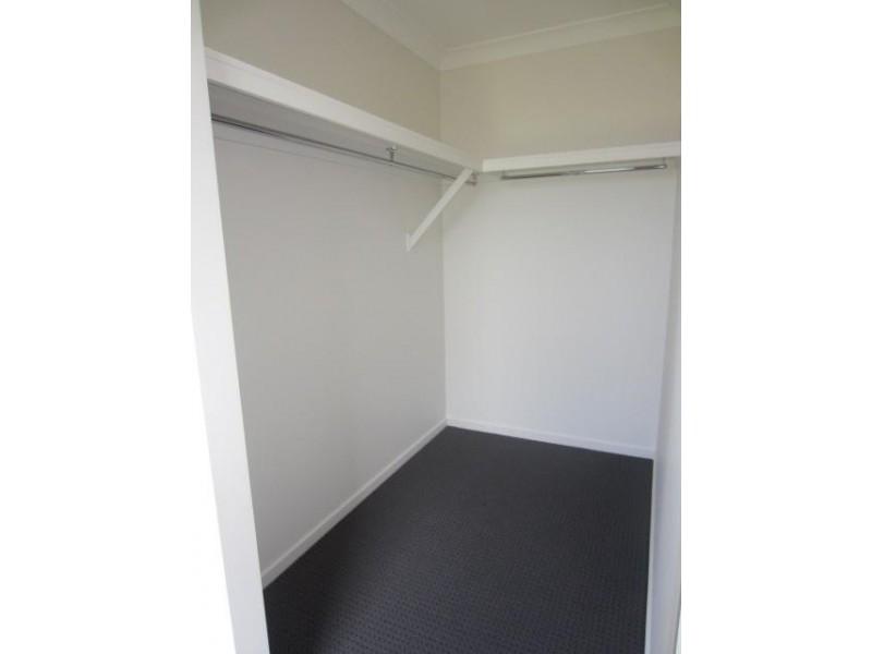 15 Barklya Street, Mount Low QLD 4818