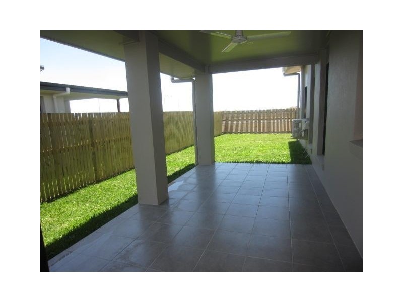 15 Barklya Street, Mount Low QLD 4818