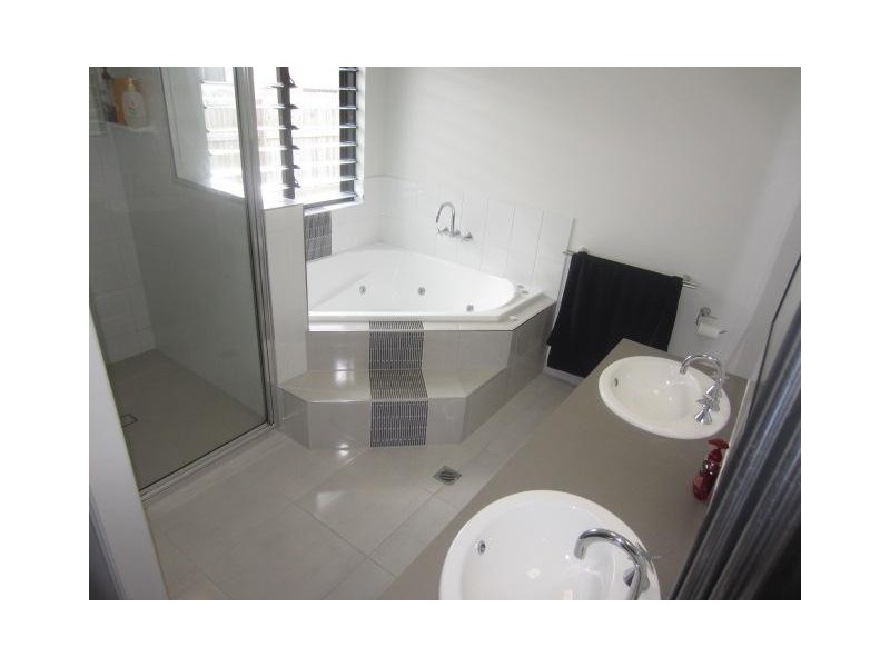 12 Blackmoor Prominade, Shaw QLD 4818