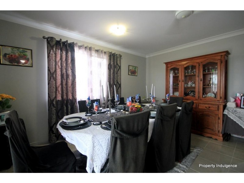 4 Cato Street, Burdell QLD 4818