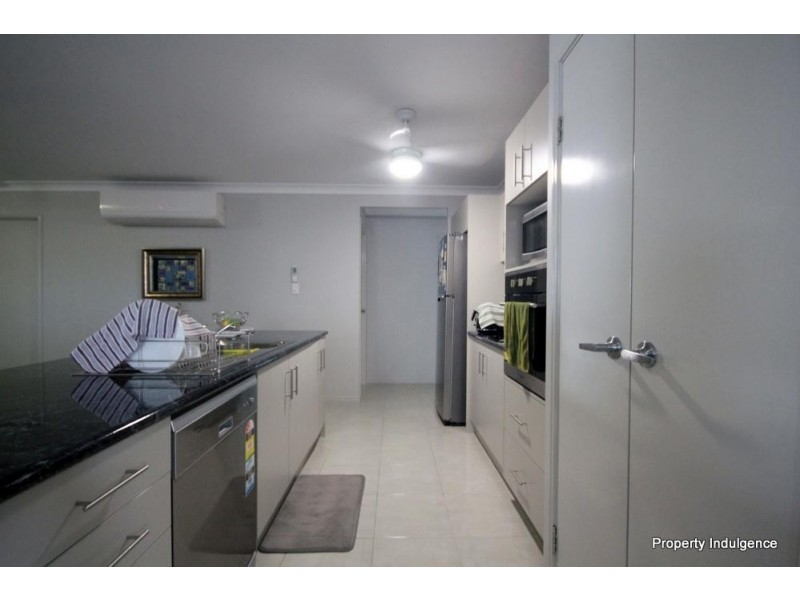 4 Cato Street, Burdell QLD 4818