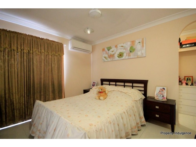 4 Cato Street, Burdell QLD 4818