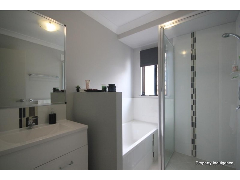 4 Cato Street, Burdell QLD 4818