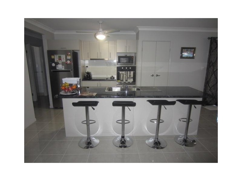 4 Cato Street, Burdell QLD 4818