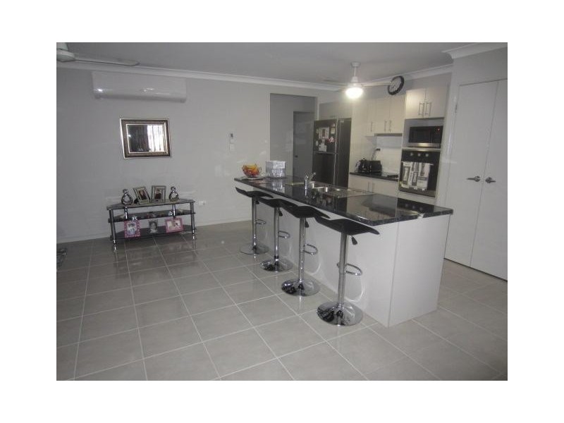 4 Cato Street, Burdell QLD 4818