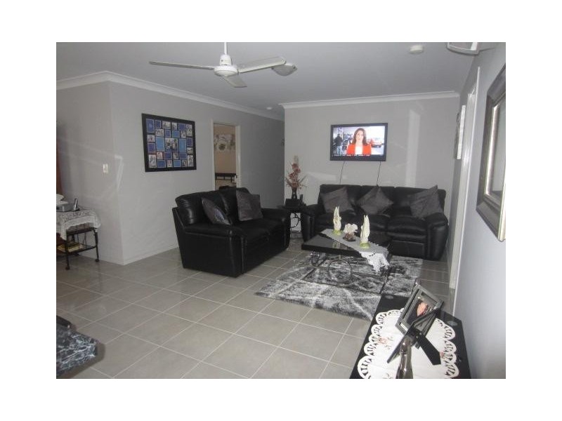 4 Cato Street, Burdell QLD 4818