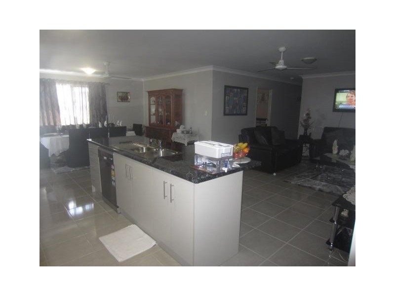 4 Cato Street, Burdell QLD 4818