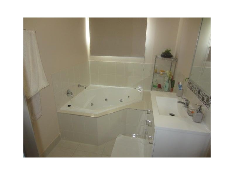 4 Cato Street, Burdell QLD 4818