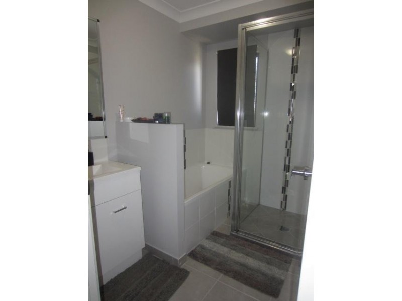 4 Cato Street, Burdell QLD 4818