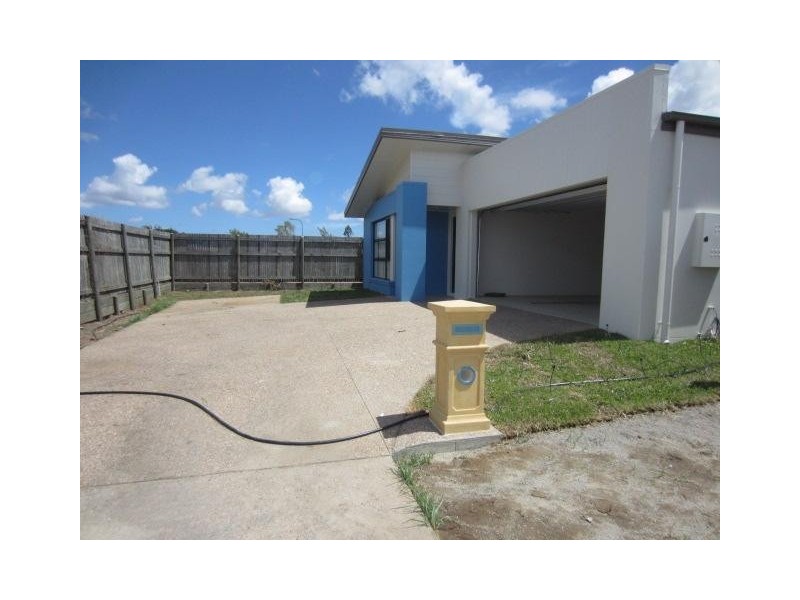 18 Hollanders Crescent, Kelso QLD 4815