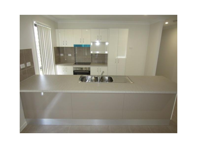 18 Hollanders Crescent, Kelso QLD 4815