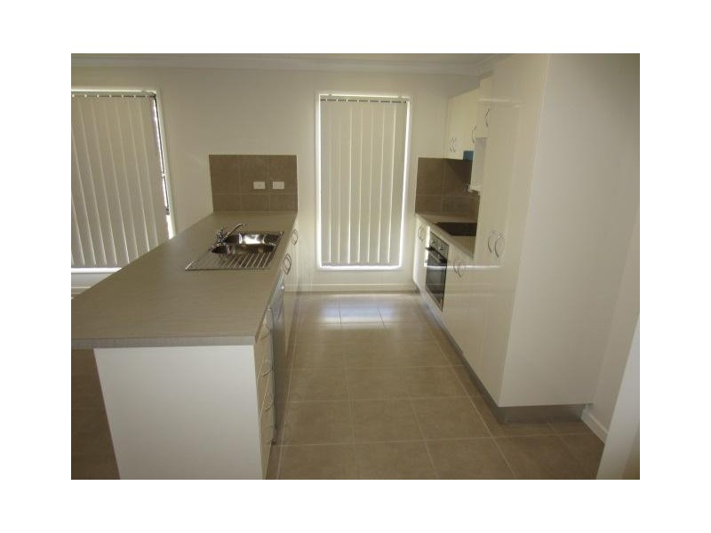 18 Hollanders Crescent, Kelso QLD 4815