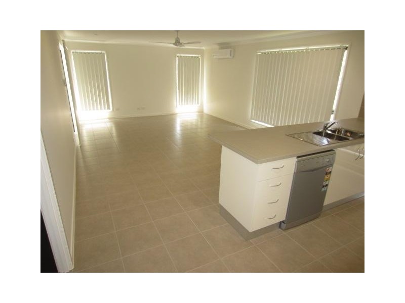 18 Hollanders Crescent, Kelso QLD 4815