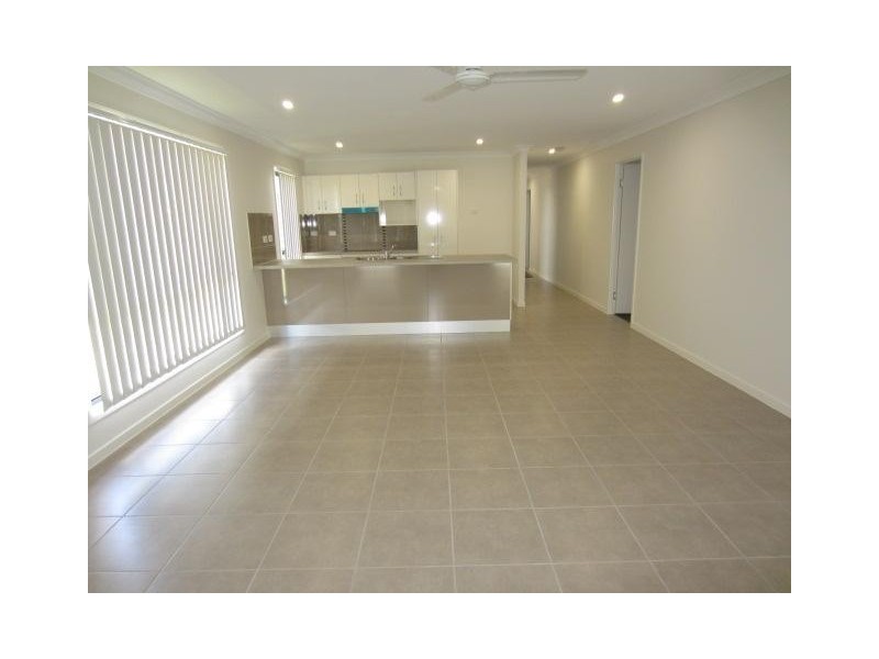 18 Hollanders Crescent, Kelso QLD 4815