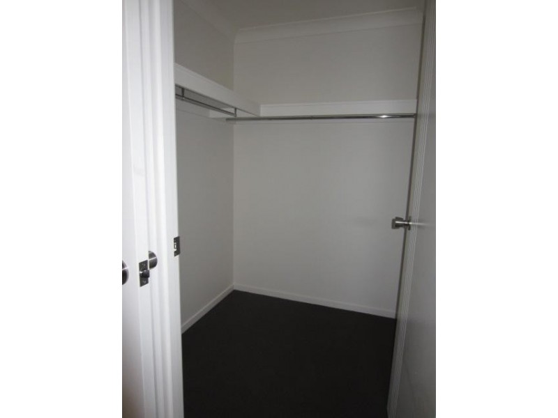 18 Hollanders Crescent, Kelso QLD 4815