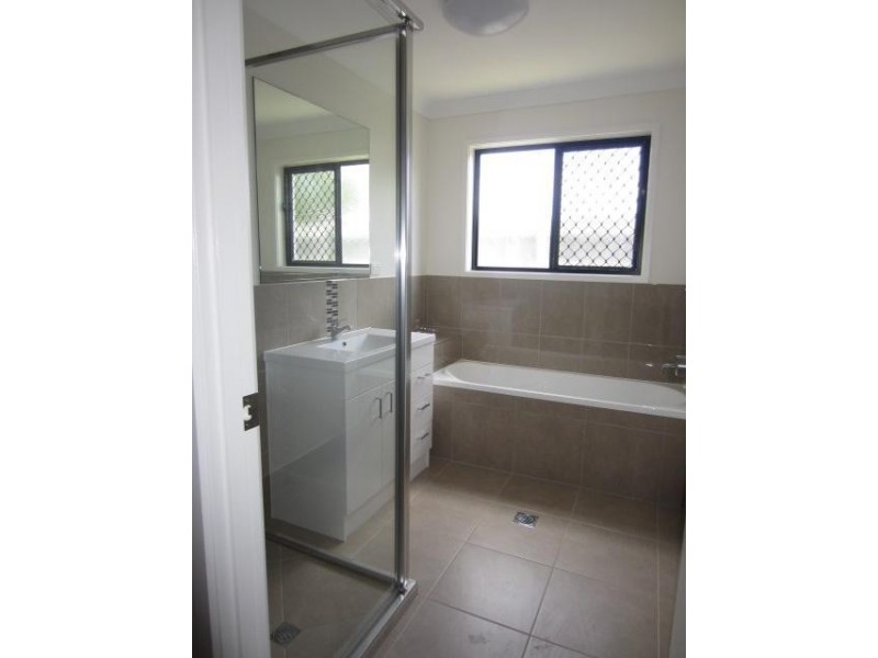 18 Hollanders Crescent, Kelso QLD 4815