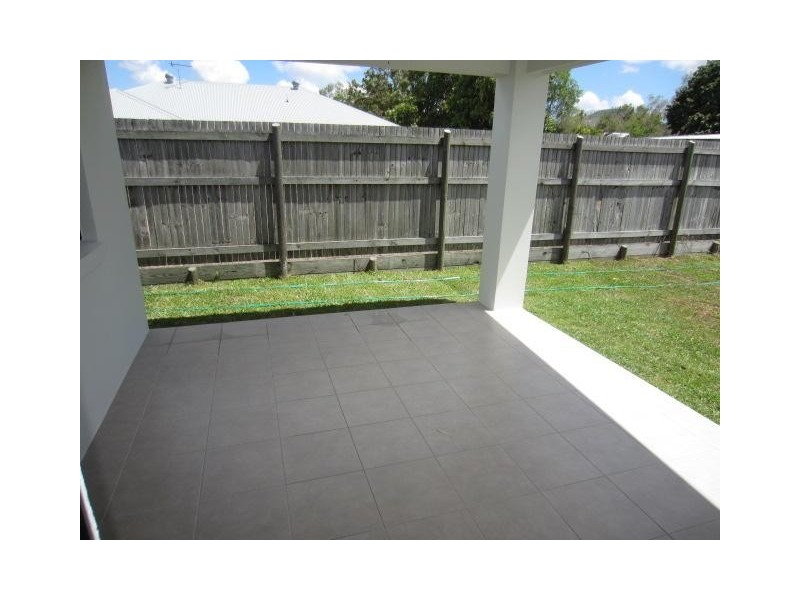 18 Hollanders Crescent, Kelso QLD 4815