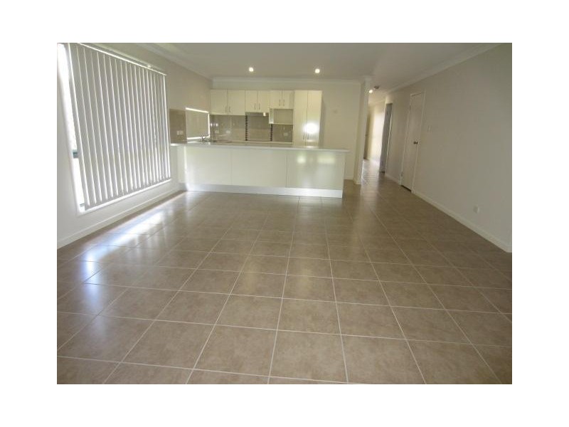 20 Hollanders Crescent, Kelso QLD 4815