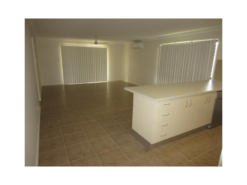 20 Hollanders Crescent, Kelso QLD 4815