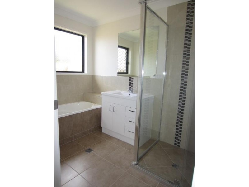 20 Hollanders Crescent, Kelso QLD 4815