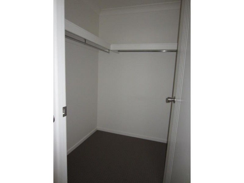 20 Hollanders Crescent, Kelso QLD 4815