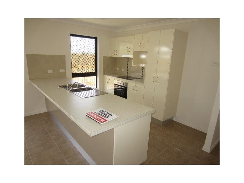 26 Hollanders Crescent, Kelso QLD 4815