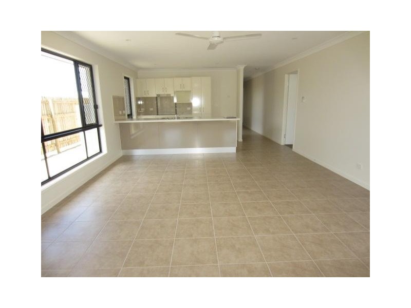 26 Hollanders Crescent, Kelso QLD 4815