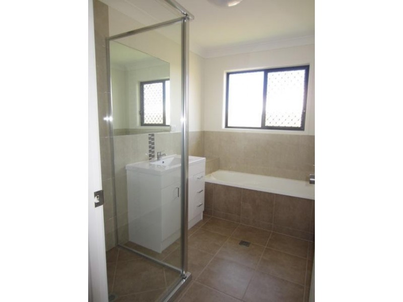 26 Hollanders Crescent, Kelso QLD 4815