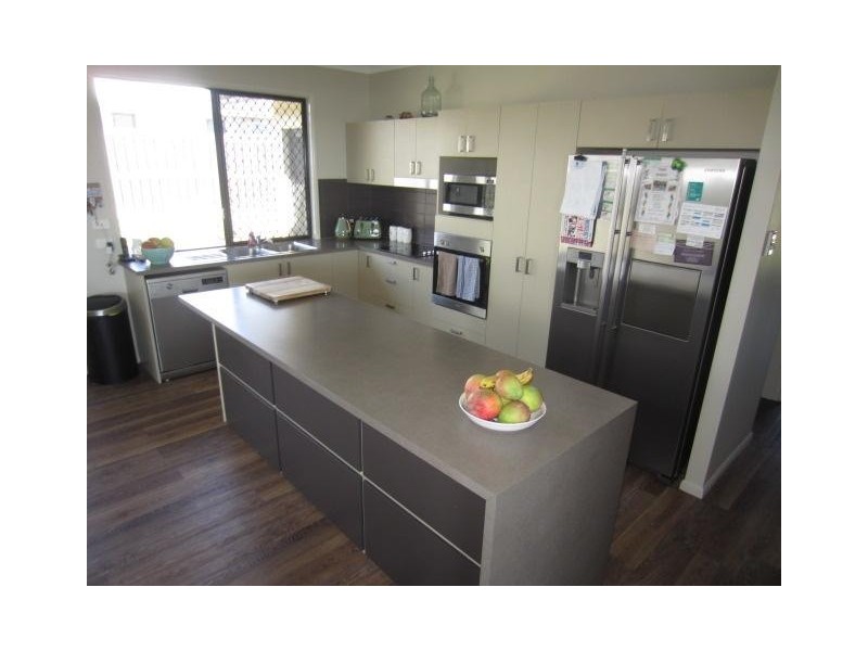 37 Bilbao Place, Bushland Beach QLD 4818