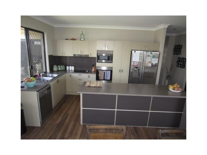 37 Bilbao Place, Bushland Beach QLD 4818