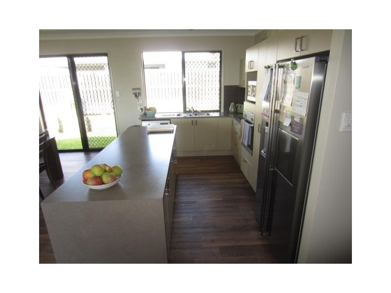 37 Bilbao Place, Bushland Beach QLD 4818