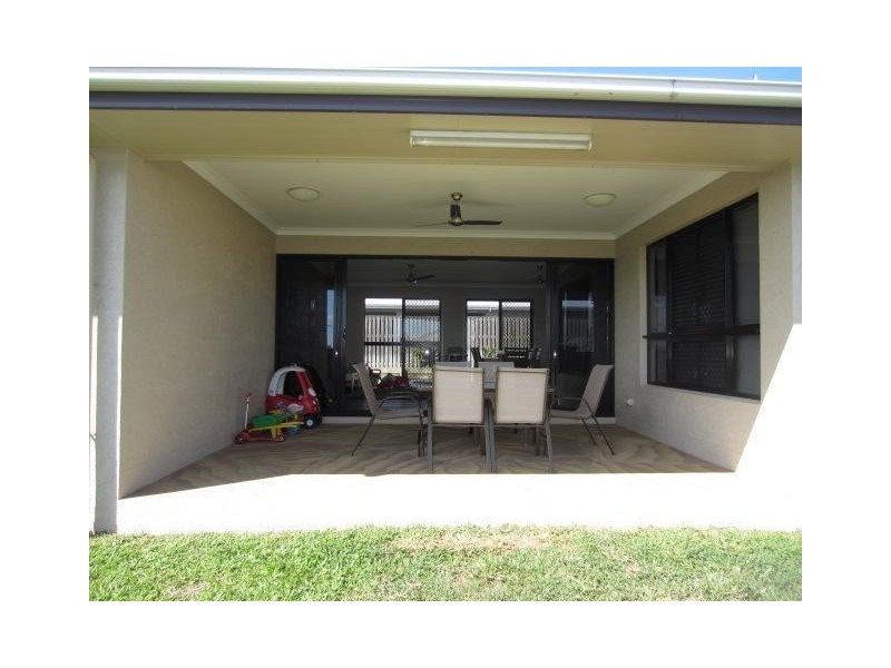 37 Bilbao Place, Bushland Beach QLD 4818