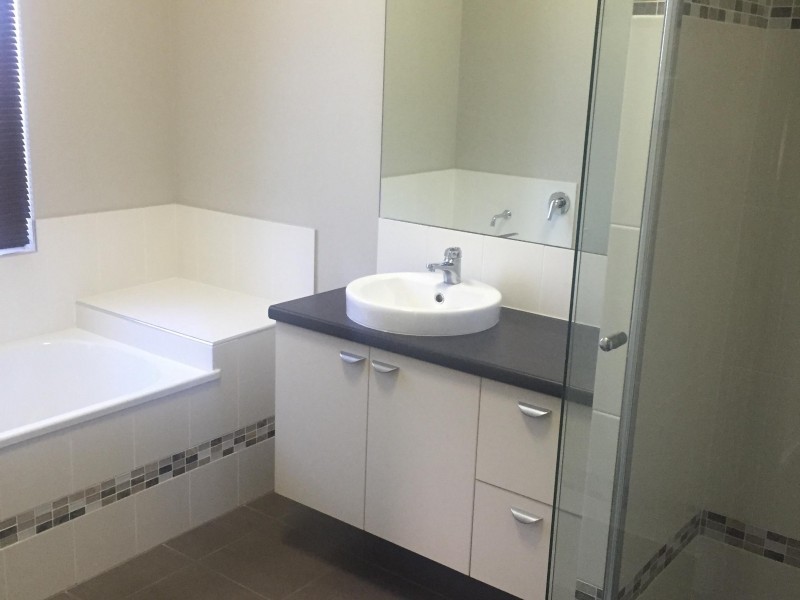 37 Bilbao Place, Bushland Beach QLD 4818
