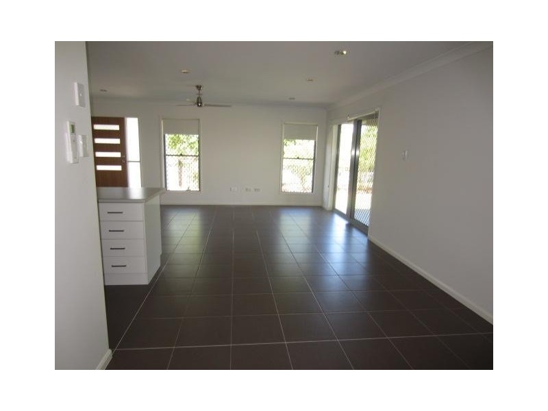 1/50 Boult Crescent, Burdell QLD 4818