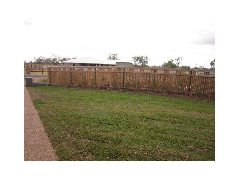 21 Eden Park Drive, Jensen QLD 4818