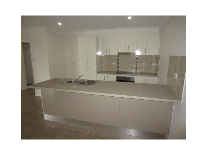 2/54 Margaret Ellen Drive, Kelso QLD 4815