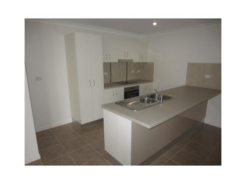 2/54 Margaret Ellen Drive, Kelso QLD 4815