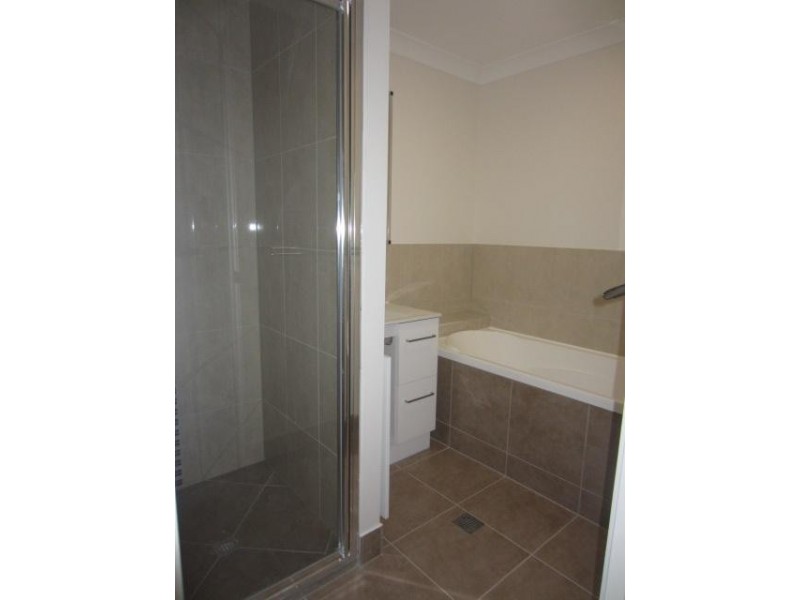 2/54 Margaret Ellen Drive, Kelso QLD 4815