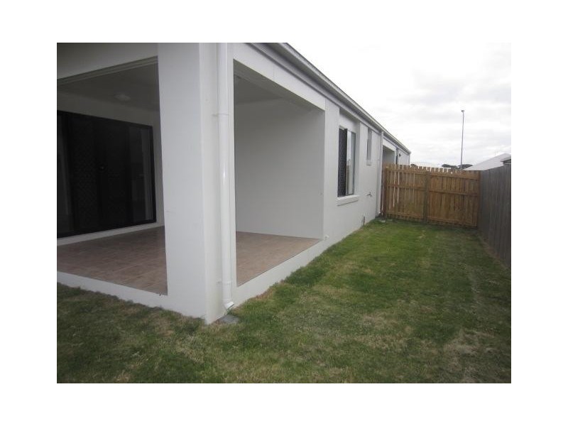 2/54 Margaret Ellen Drive, Kelso QLD 4815