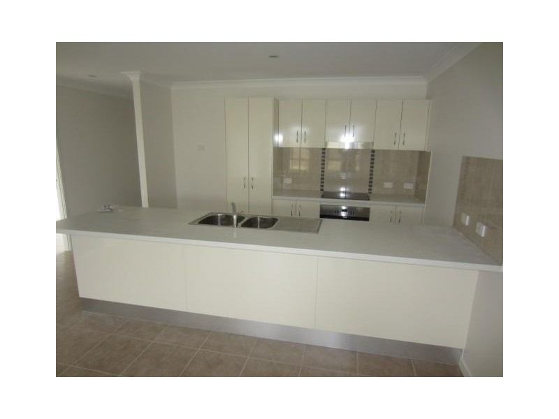 16 Thornbush Street, Mount Low QLD 4818