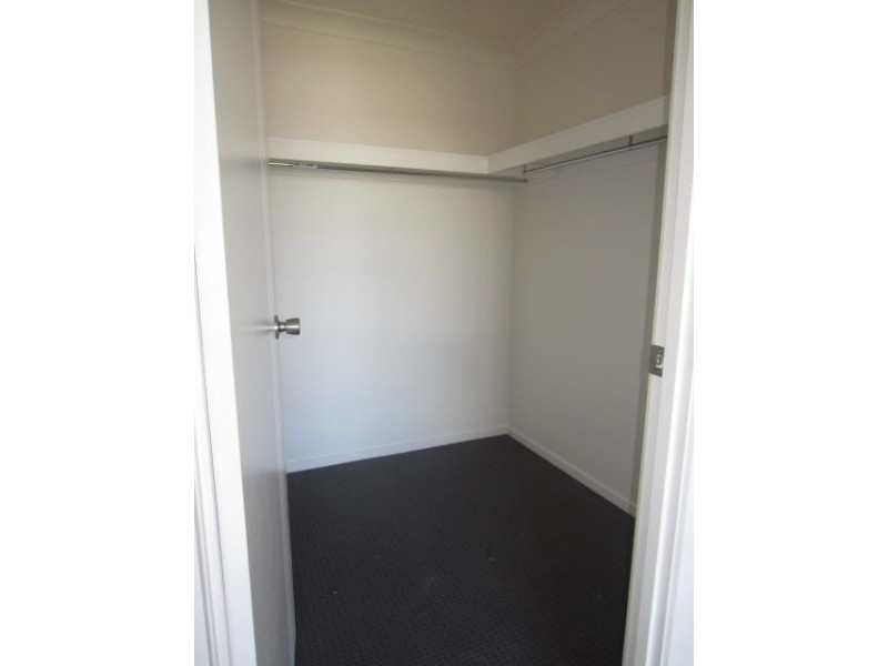 16 Thornbush Street, Mount Low QLD 4818