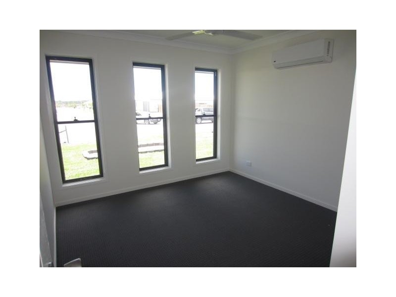 16 Thornbush Street, Mount Low QLD 4818