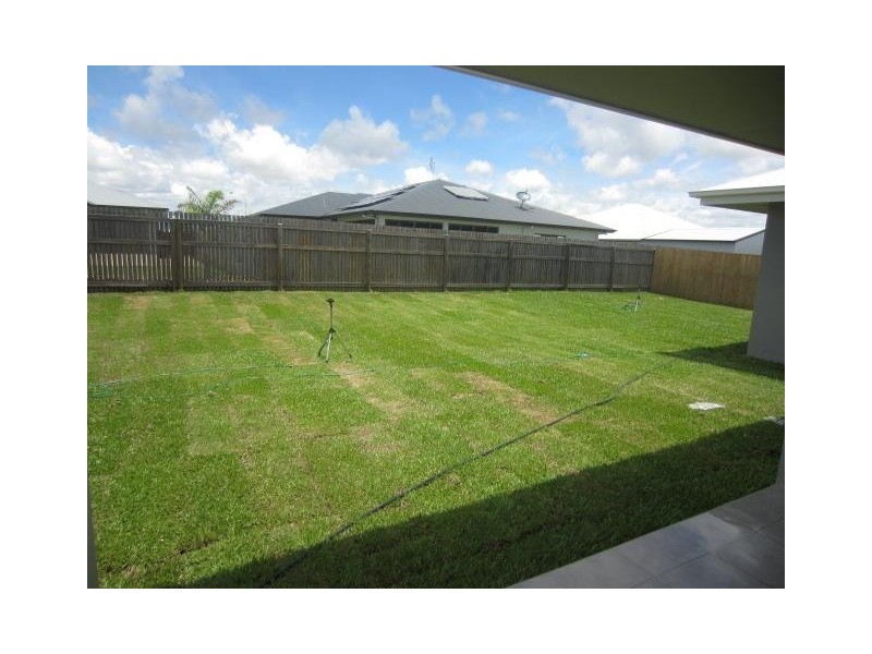 16 Thornbush Street, Mount Low QLD 4818