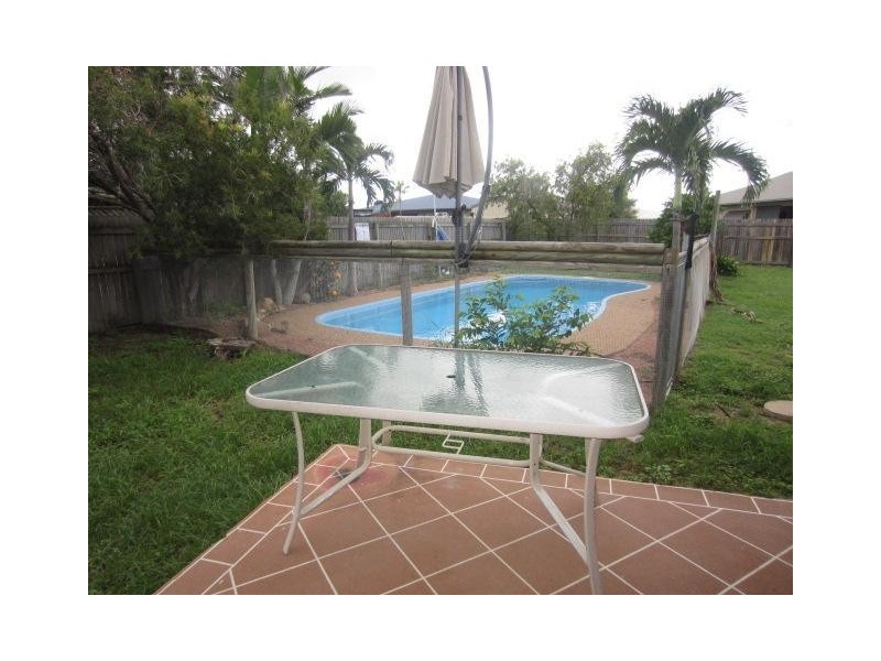 11 Kinnardy Street, Burdell QLD 4818