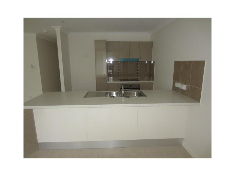 2/22 Hollanders Crescent, Kelso QLD 4815