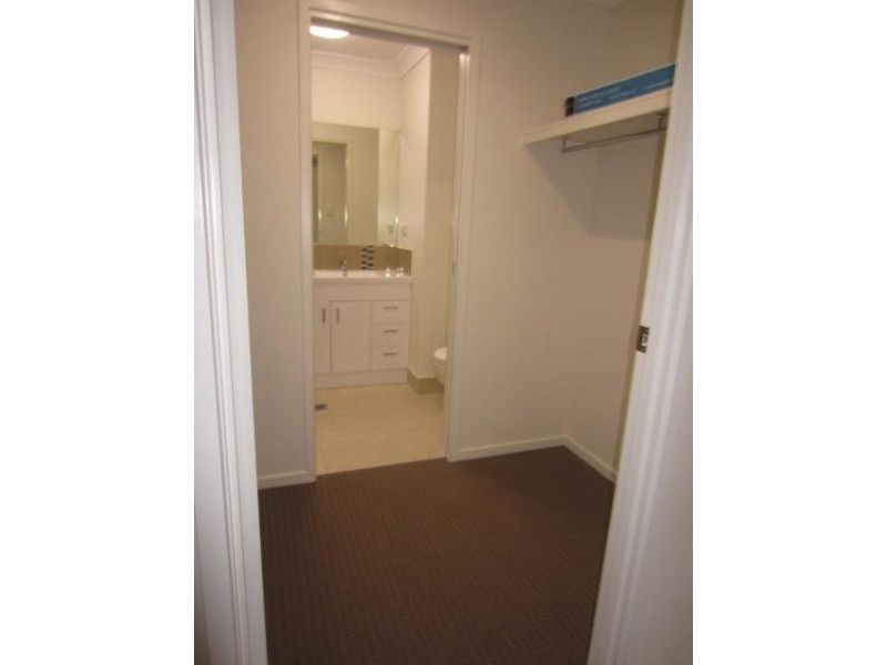 2/22 Hollanders Crescent, Kelso QLD 4815