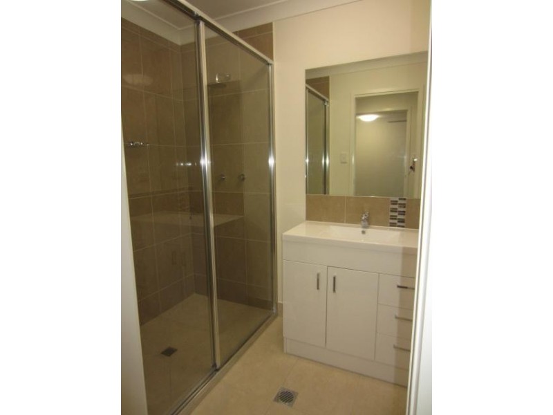 2/22 Hollanders Crescent, Kelso QLD 4815