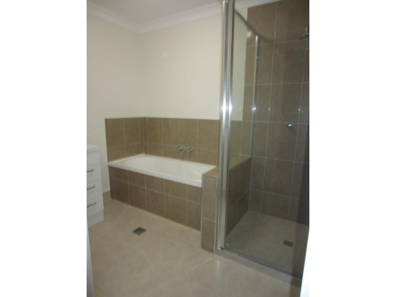 2/22 Hollanders Crescent, Kelso QLD 4815